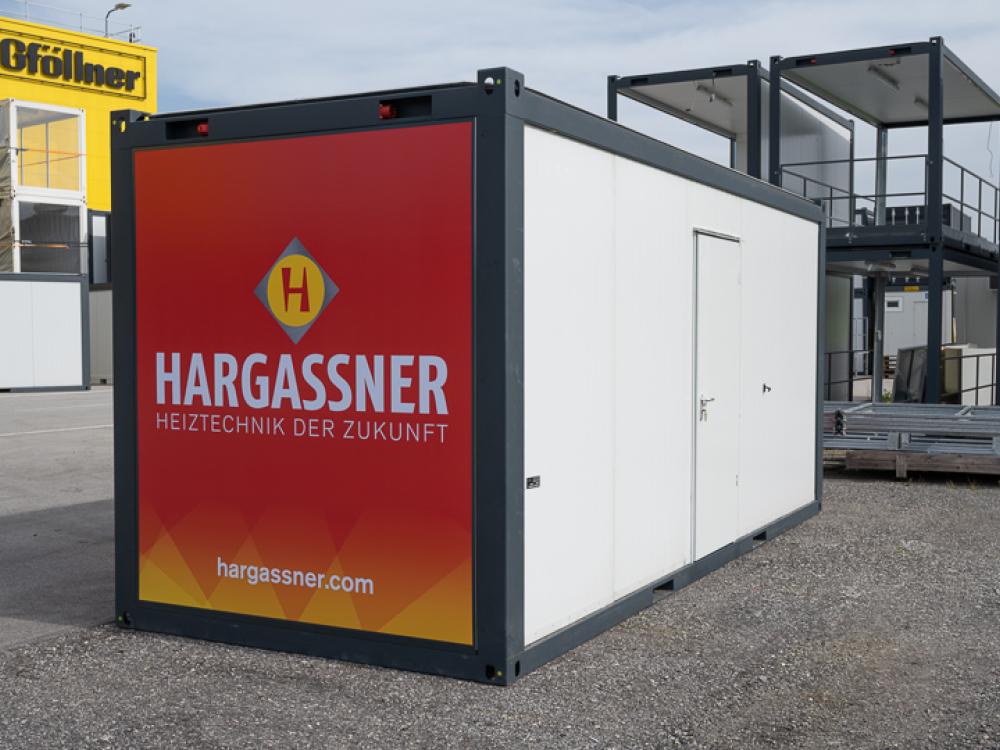 Panelwand mit Eingangtuer BlackLine LIGHT Hargassner