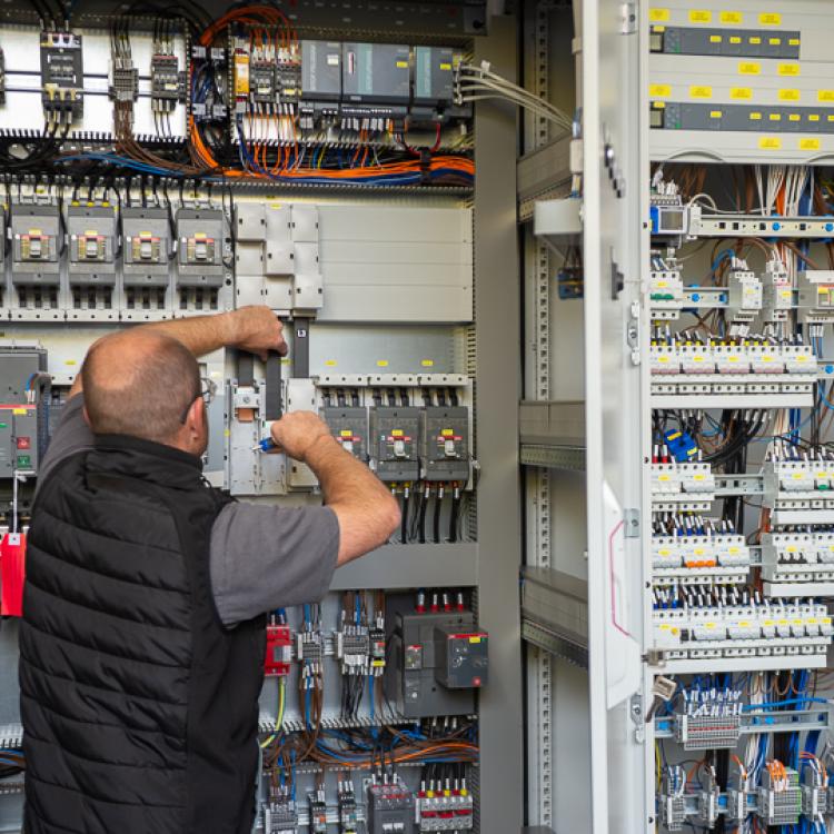 Elektriker Schaltschraenke